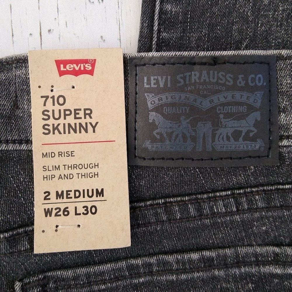 NWT Levi's 710 Super Skinny Mid Rise Jeans 26